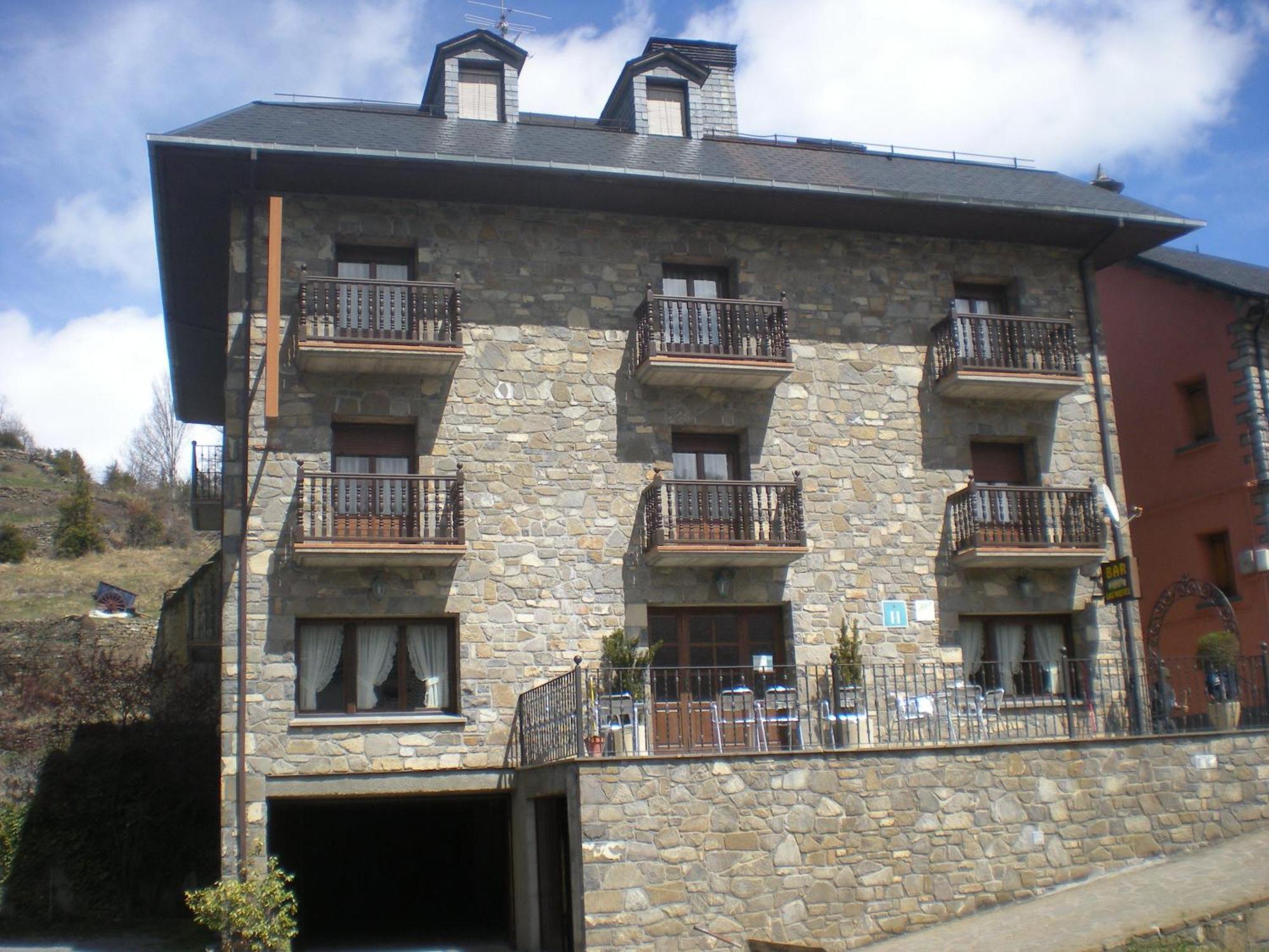 Hotel Las Nieves Linás de Broto Exteriör bild