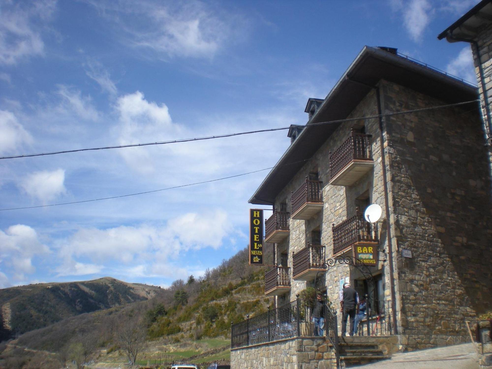 Hotel Las Nieves Linás de Broto Exteriör bild