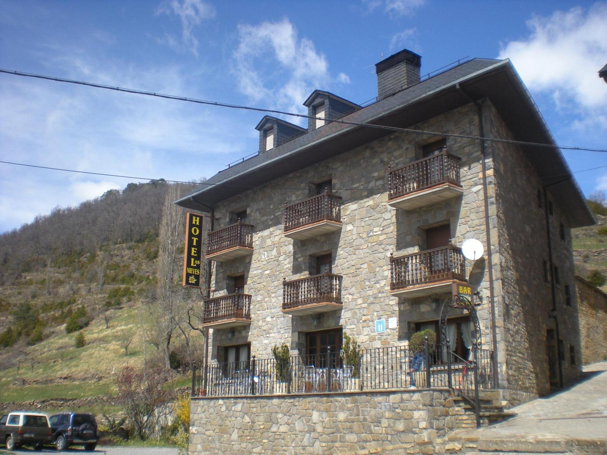 Hotel Las Nieves Linás de Broto Exteriör bild
